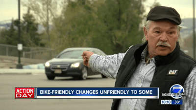 "Cars are jammed up," Greg Dare tells a Denver7 reporter as cars drive by unimpeded. Image: Denver7