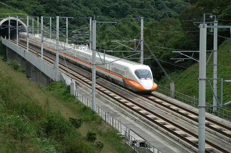 A Taiwan High Speed Rail train emerges from a tunnel during a test run on June 24th, 2006. Photo: Wikimedia Commons